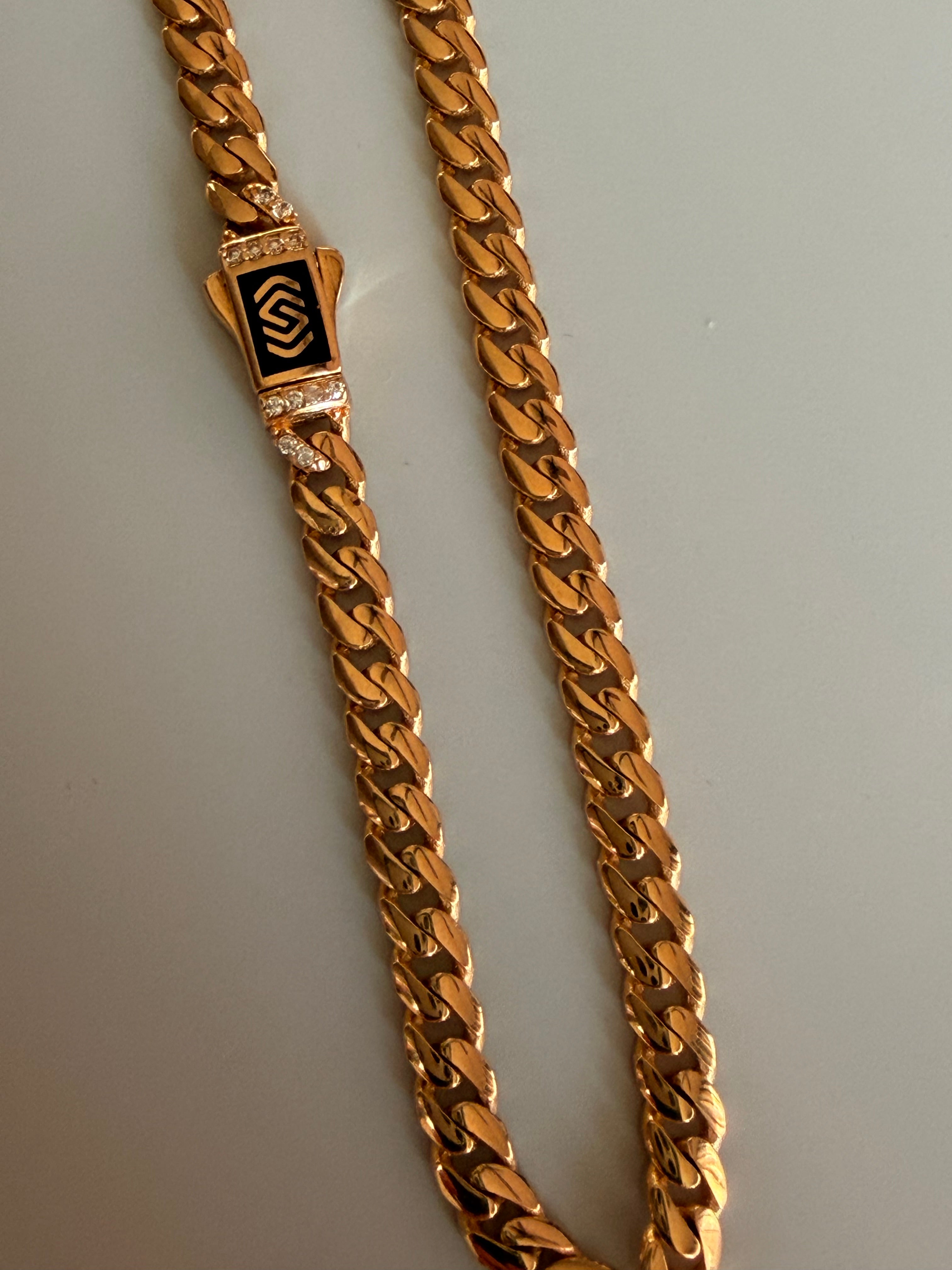 Pulsera cubana con broche negro