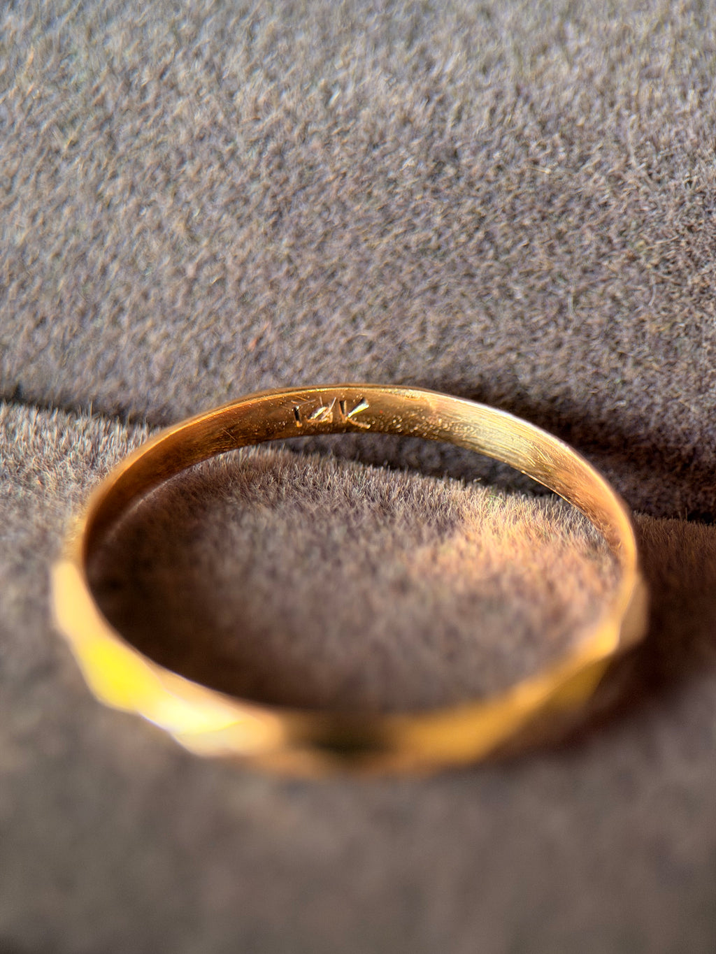 Anillo facetado
